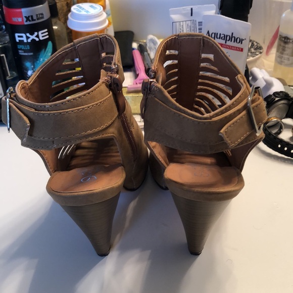 Cute Suede Sandals! - Picture 3 of 6